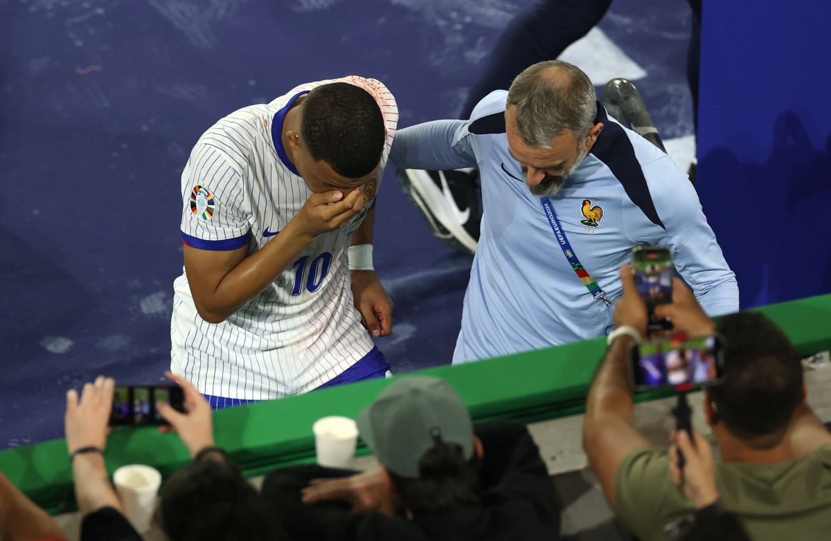 Mbappe, lovit în Franța - Austria