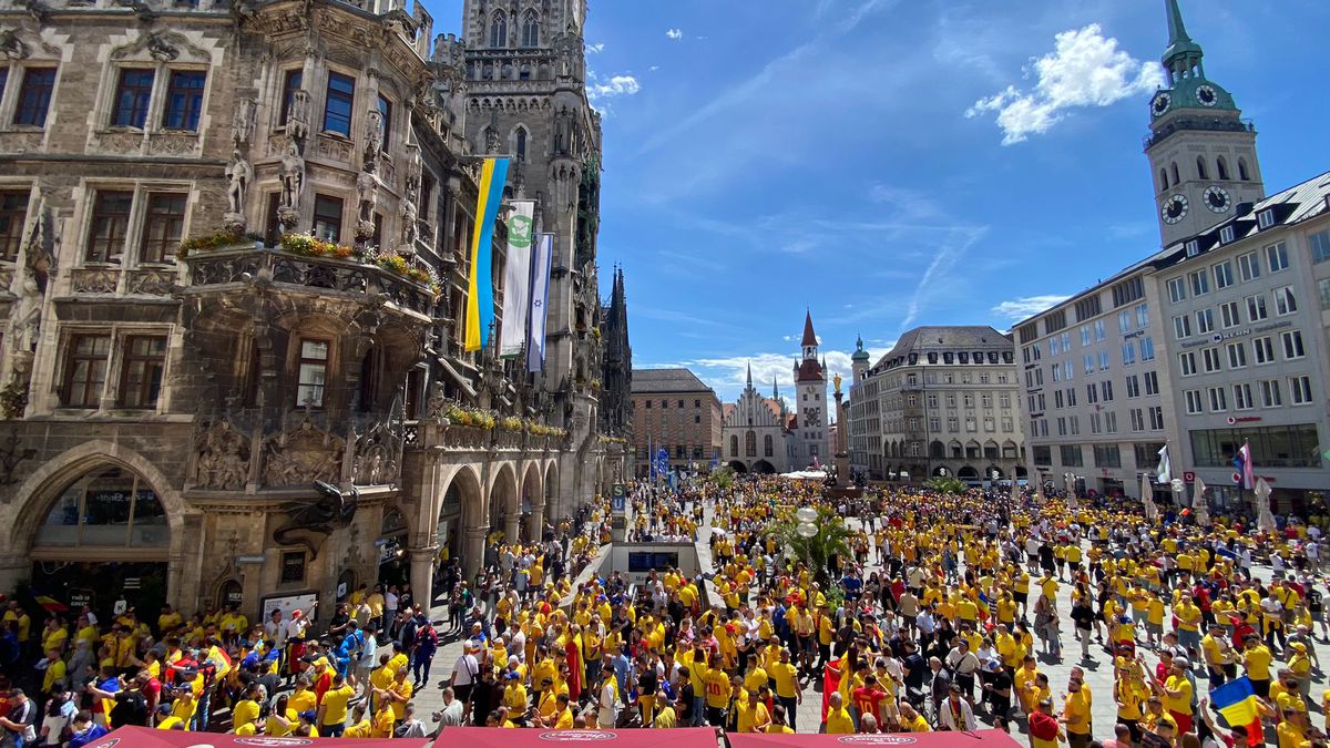 Imagini fabuloase cu suporterii români » Fanii au invadat străzile din Munchen, imagini geniale surprinse de GSP înainte de meci