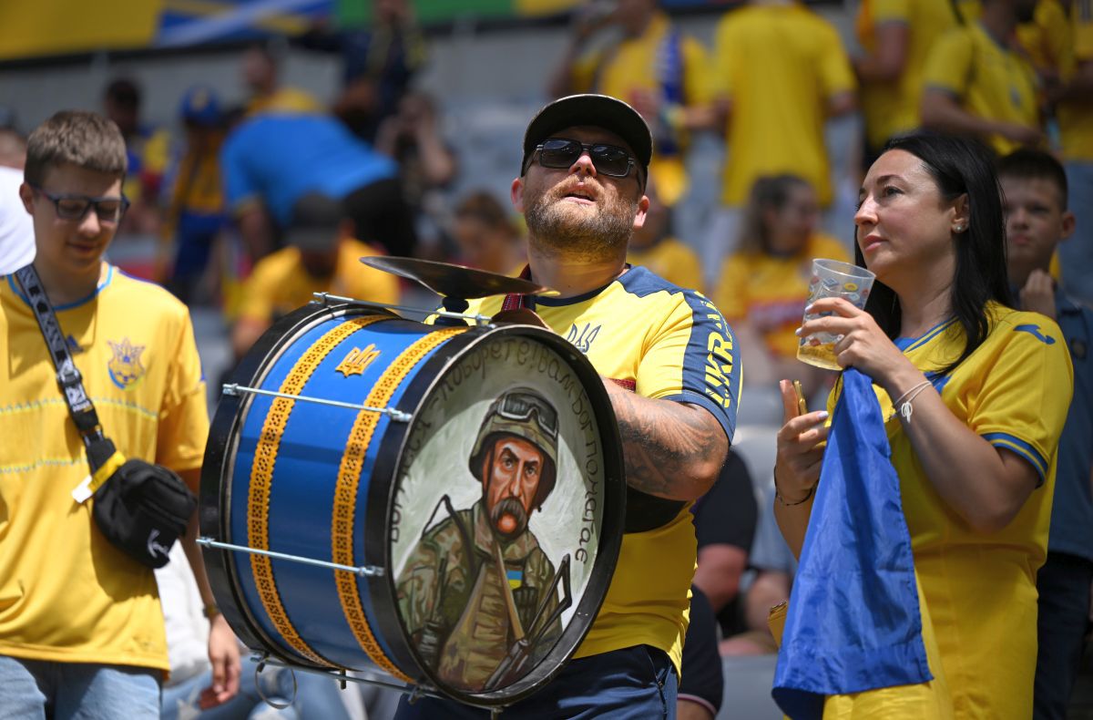 Au plâns ca niște copii! Cadre emoționante la întâlnirea dintre „tricolori” și familiile prezente la Munchen