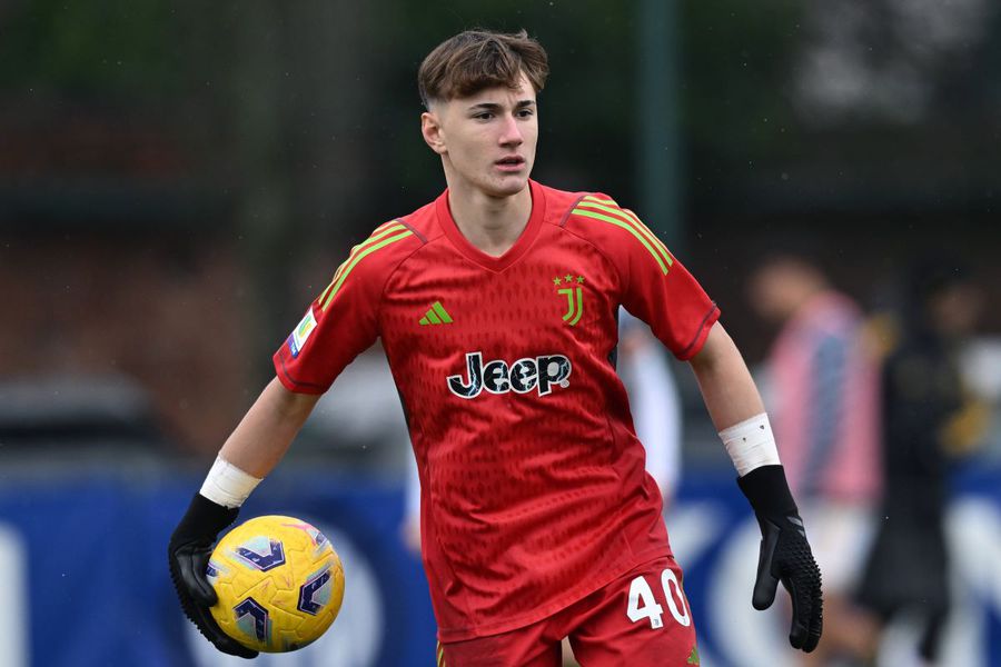 Riccardo Radu (Juventus), într-un meci cu Inter din campionatul Primavera / Foto: Imago Internaționalul român a convins-o pe Juventus și semnează: „Vreau la Barcelona!” + Ce surpriză i-a pregătit Igor Tudor
