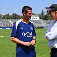 Cristi Chivu și actorul Clive Owen, în cantonamentul lui Inter din Los Angeles / Foto: inter.it