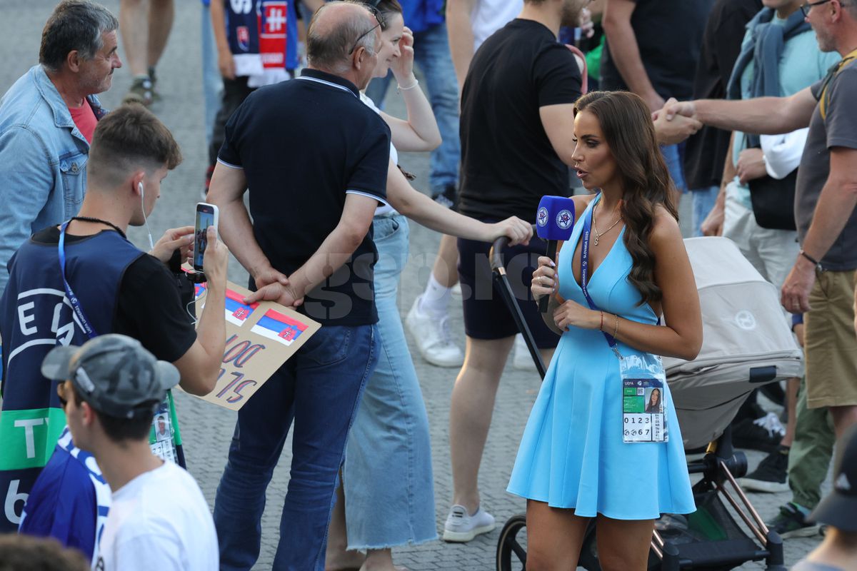 Iubita starului de la Napoli, apariție de cinci stele la ultimul meci al României la Euro U21: „Fanii au vrut să mă atingă!”