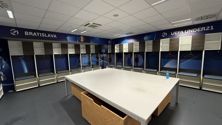 Cum arăta vestiarul României după meciul cu Slovacia, de la Euro U21. Foto: GSP.RO