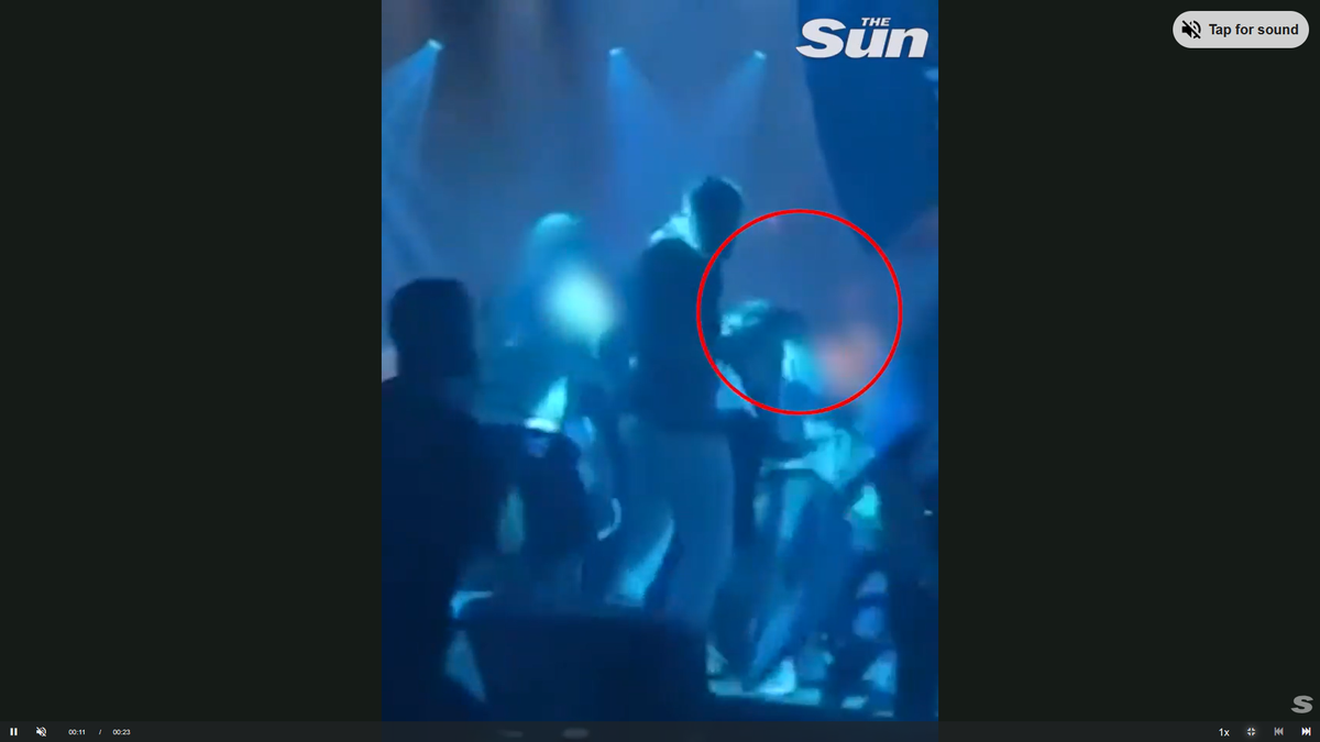 Conor McGregor a lovit un bărbat în club