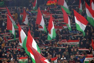 „Șobolani! Ați pus steagul Ungariei!” » Scene uimitoare cu jucătorul așteptat să semneze în orele următoare