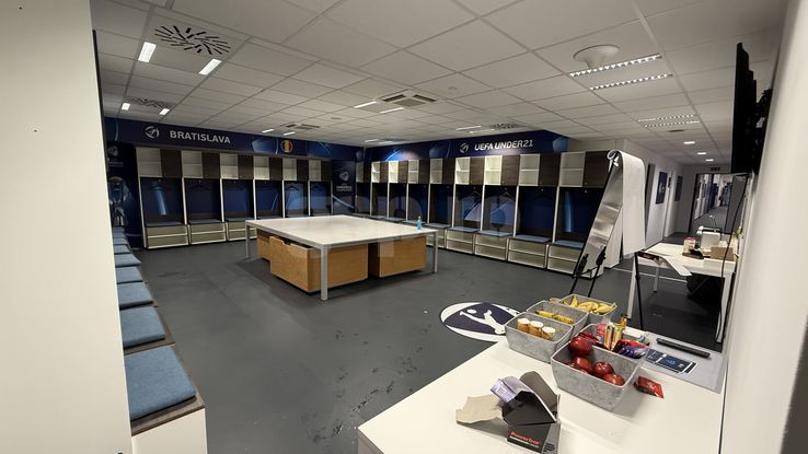 Cum arăta vestiarul României după meciul cu Slovacia, de la Euro U21. Foto: GSP.RO