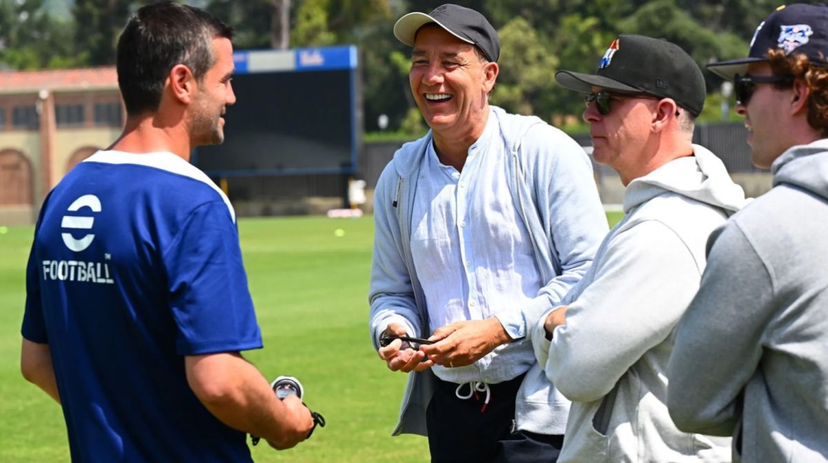 Cristi Chivu a fost vizitat la antrenament în Los Angeles de prietenul său englez, actorul Clive Owen, mare fan Inter