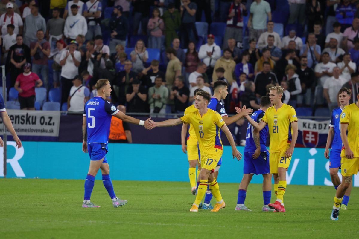 Ce s-a întâmplat pe gazon, după România U21 - Slovacia U21: fanii au scandat alături de ultrași