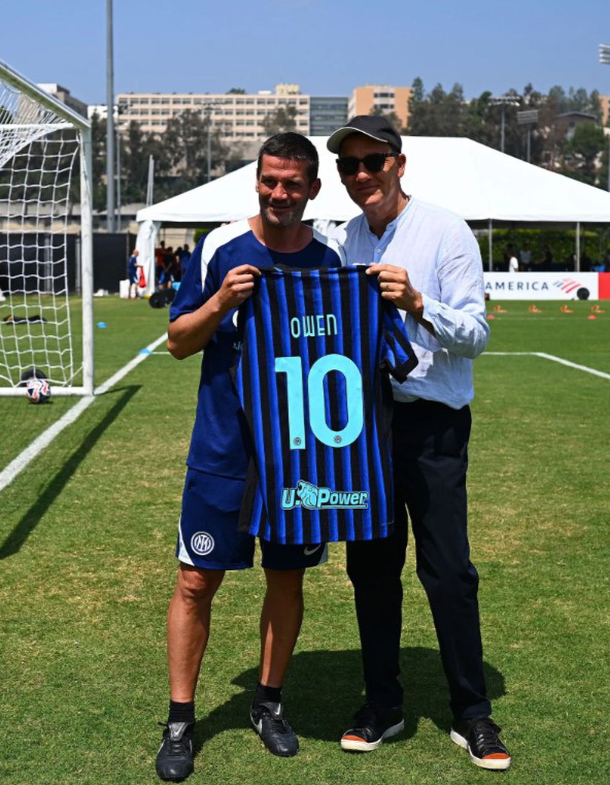 Cristi Chivu a fost vizitat la antrenament în Los Angeles de prietenul său englez, actorul Clive Owen, mare fan Inter
