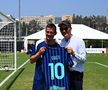 Cristi Chivu și actorul Clive Owen, în cantonamentul lui Inter din Los Angeles / Foto: inter.it