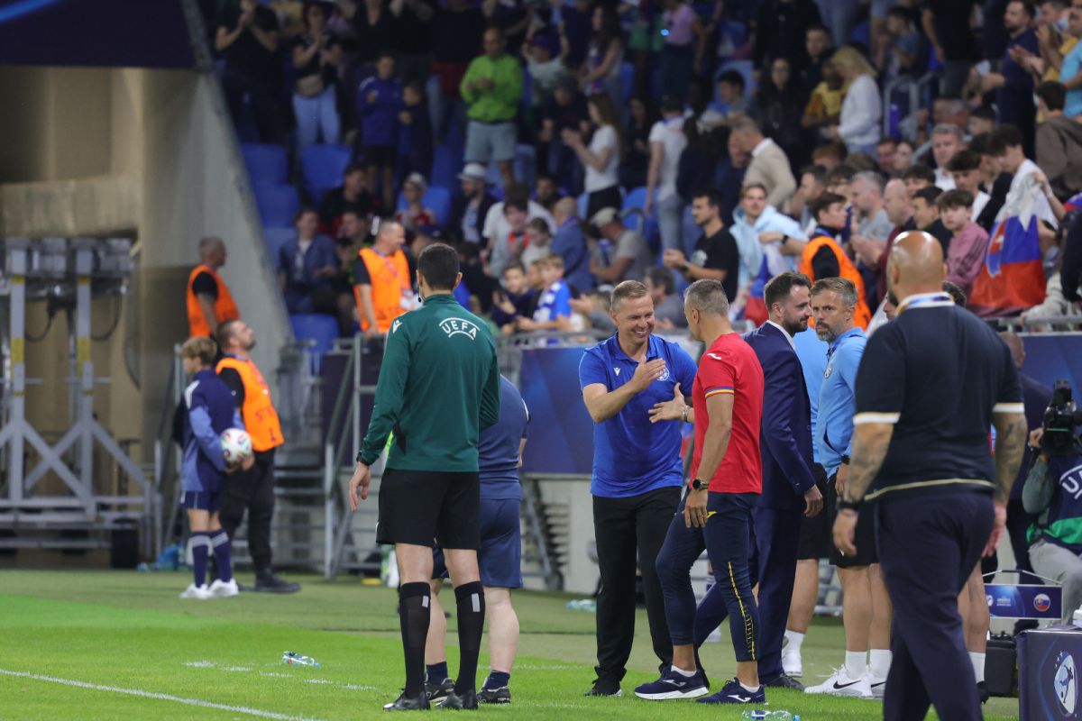 Ce s-a întâmplat pe gazon, după România U21 - Slovacia U21: fanii au scandat alături de ultrași