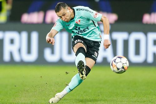 Valentin Costache a decis să continue la UTA Arad. Foto: Instagram