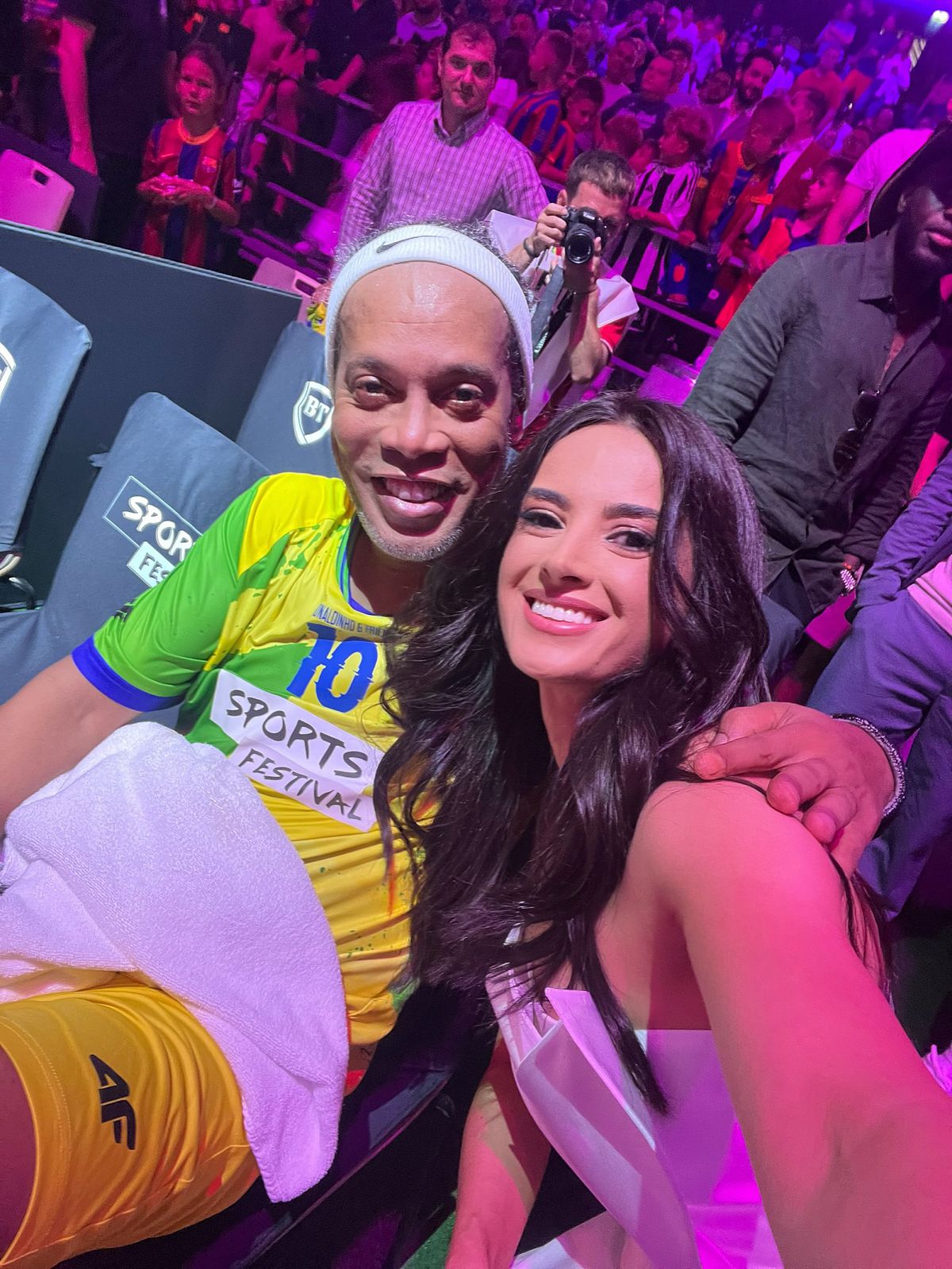 Corina Caragea va fi geloasă! Stelista de la Pro TV, moment unic alături de Ronaldinho: „Sigur vedeți și voi același lucru?”