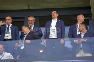 Ghici cine a venit la Bratislava! Personaj-cheie din fotbalul românesc, prezent lângă Răzvan Burleanu la România - Slovacia: detaliul de pe ecuson