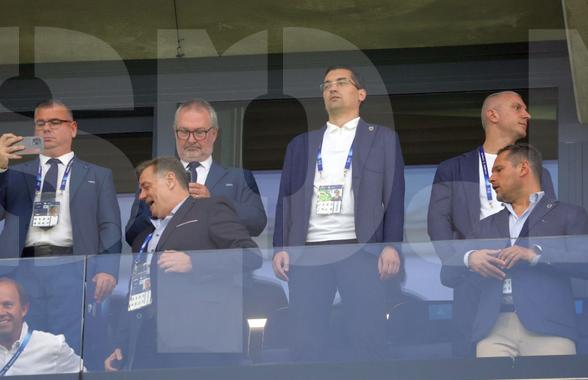 Ghici cine a venit la Bratislava! Personaj-cheie din fotbalul românesc, prezent lângă Răzvan Burleanu la România - Slovacia: detaliul de pe ecuson