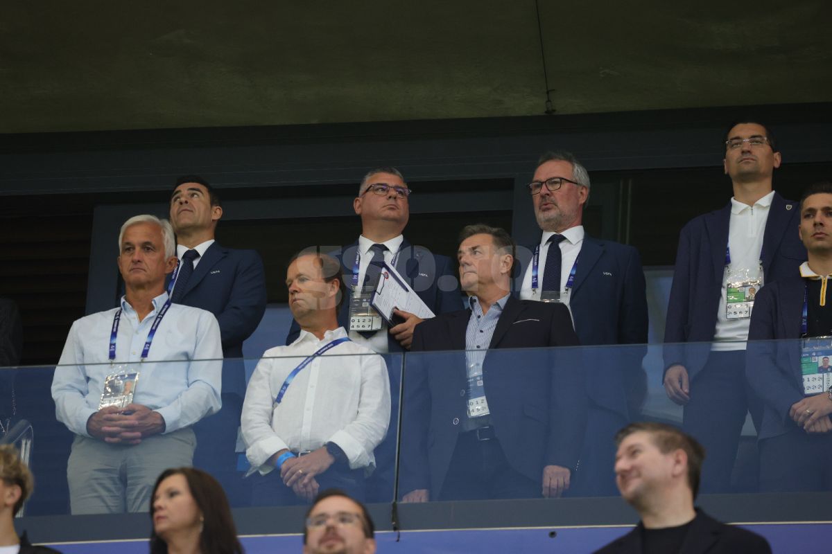 Ghici cine a venit la Bratislava! Personaj-cheie din fotbalul românesc, prezent lângă Răzvan Burleanu la România - Slovacia: detaliul de pe ecuson