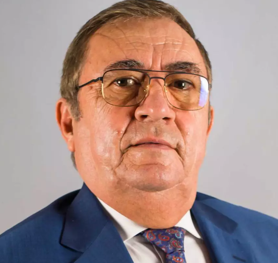 Pensionari de lux ai României, reangajați pe funcții publice: cum îi răsplătesc partidele și guvernul și ce sume încasează lunar