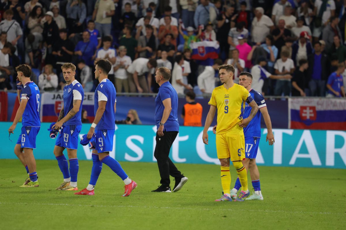 Ce s-a întâmplat pe gazon, după România U21 - Slovacia U21: fanii au scandat alături de ultrași
