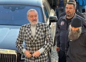 Gigi Becali și-a certat fostul fotbalist în timp ce aștepta la semafor: „Te țin minte toată viața, am ratat 20 de milioane de euro din cauza ta”