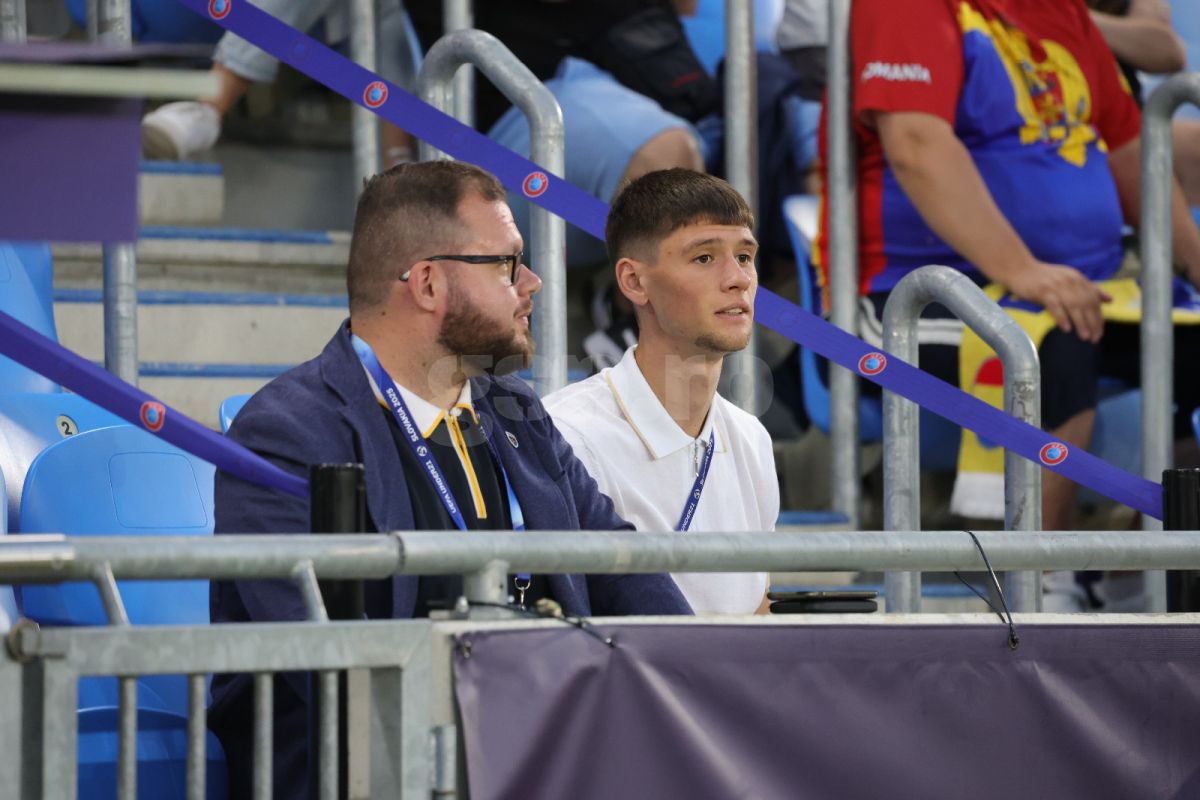 Ghici cine a venit la Bratislava! Personaj-cheie din fotbalul românesc, prezent lângă Răzvan Burleanu la România - Slovacia: detaliul de pe ecuson