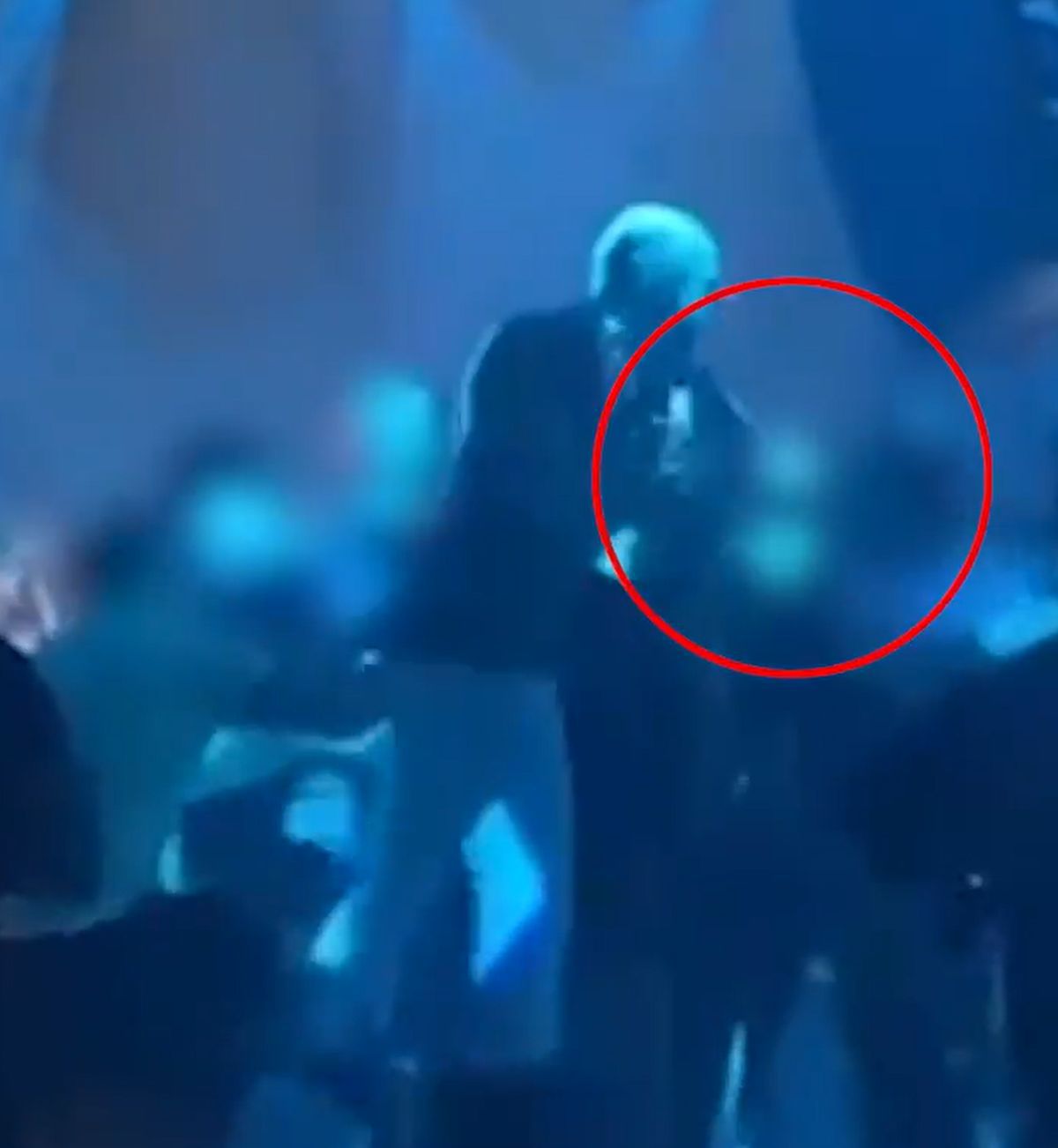 Conor McGregor a lovit un bărbat în club