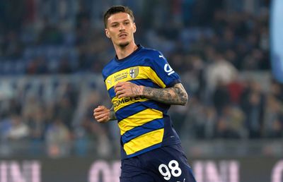 O fostă campioană din Serie A îl vrea pe Dennis Man » Directorul sportiv îl urmărește pe român de trei luni