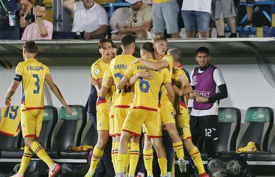 Fostul stoper a văzut din tribună eșecul cu Spania și nu-și cocoloșește fiul de la România U19: „A trecut clasa cu o notă mică” + „Să nu dăm vina pe arbitraj!”