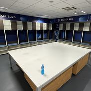 Cum arăta vestiarul României după meciul cu Slovacia, de la Euro U21. Foto: GSP.RO