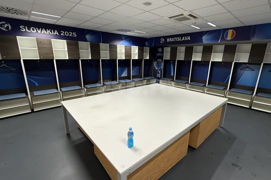 Cum arăta vestiarul României după meciul cu Slovacia, de la Euro U21. Foto: GSP.RO