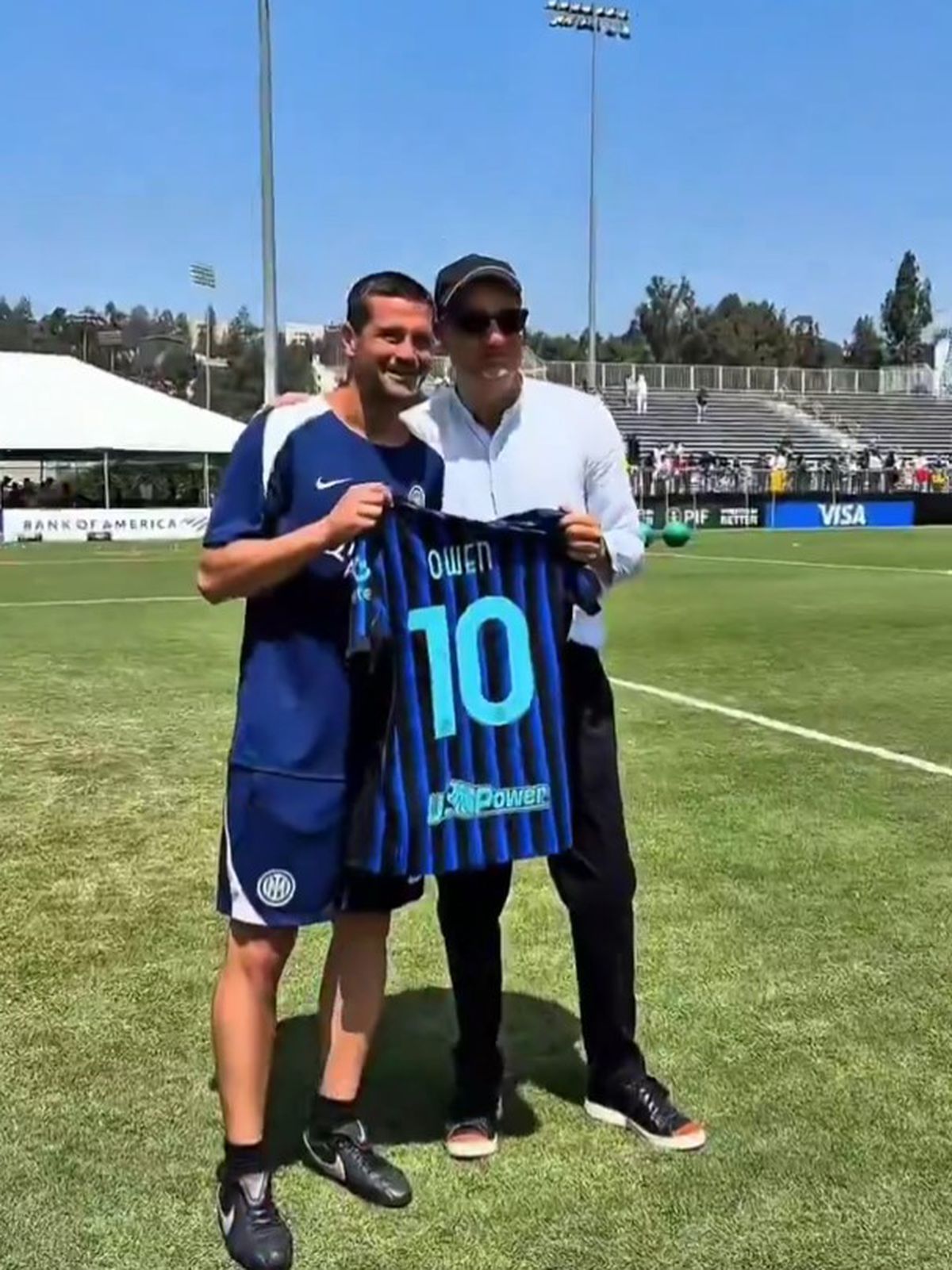 Cristi Chivu a fost vizitat la antrenament în Los Angeles de prietenul său englez, actorul Clive Owen, mare fan Inter