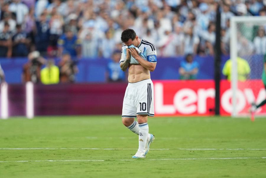 Leo Messi, după marcarea primului gol în Argentina - Algeria // foto: X Lionel Messi a izbucnit în plâns după primul gol din Argentina - Algeria: „Nu a avut legătură cu fotbalul”