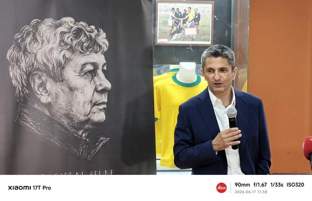 „Dacă ai fi prost, aș înțelege!” » Discursul memorabil al lui Mircea Lucescu, dezvăluit în lacrimi de Răzvan: „A închis ușa să nu ne audă mama...”