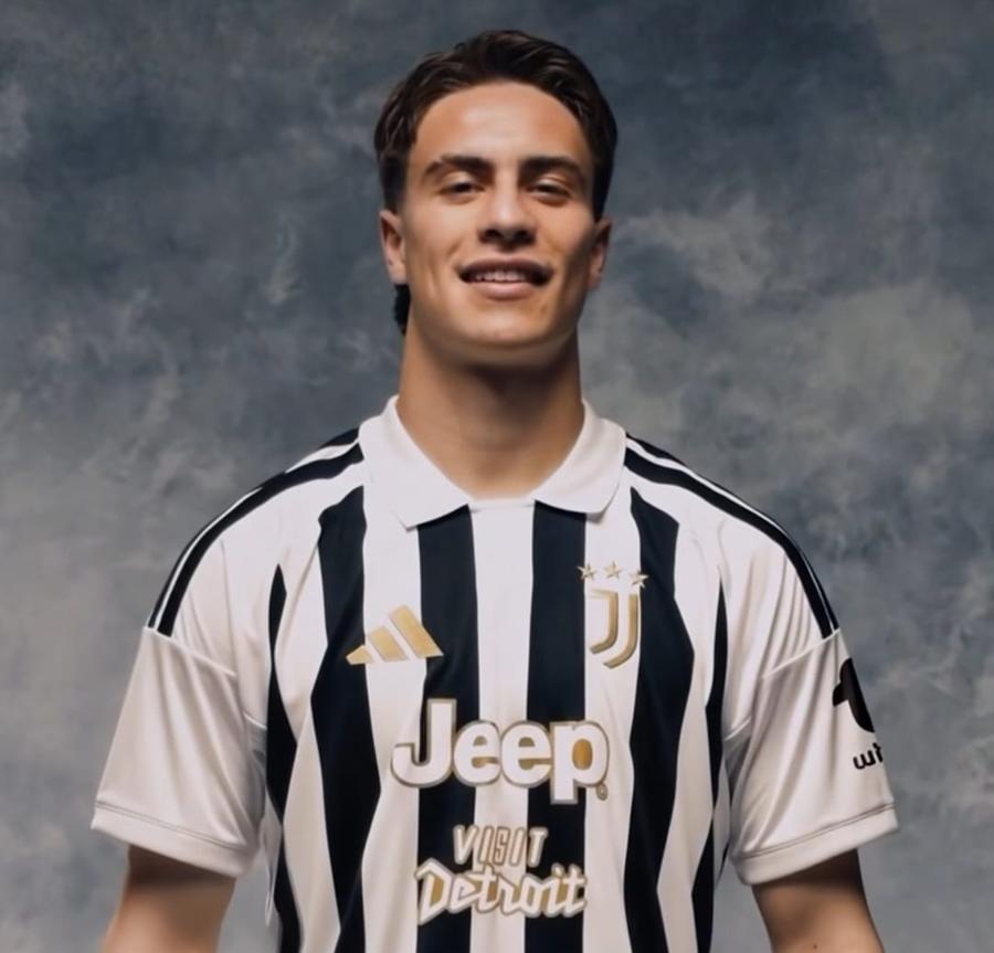 Stema lui Juventus a fost rebranduită în 2017 și a născut vii controverse la început Ionel Dănciulescu, despre noua siglă a lui Dinamo: „Hai să vă spun pe ce pun eu preț!” » Comparație cu Juventus