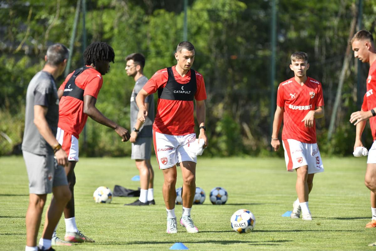 Nuno Campos va lua decizia: „Nu vor merge în cantonament” » 29 de jucători sub comanda noului antrenor al lui Dinamo