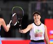 Salutul de final dintre Kvitova și Svitolina FOTO Reuters