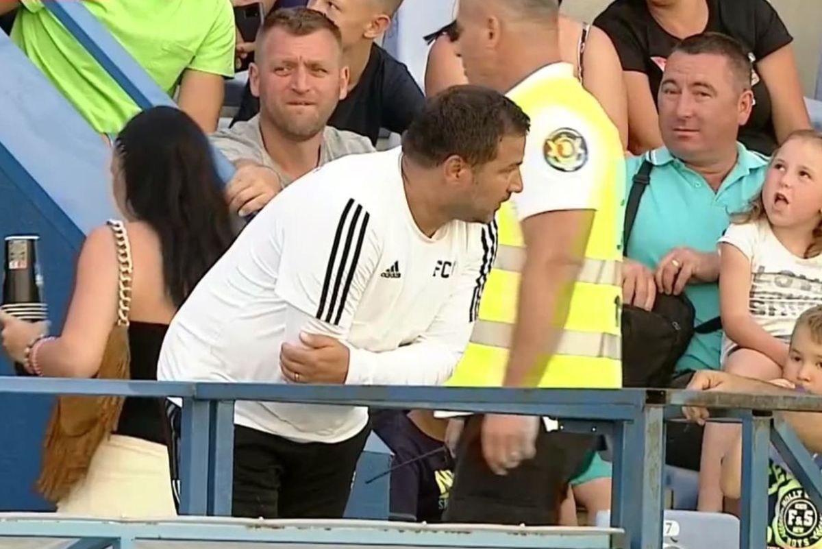 Repriză de coșmar pentru Marius Croitoru, la debutul oficial pe banca lui FCU » De ce a fost trimis în tribune înaintea pauzei