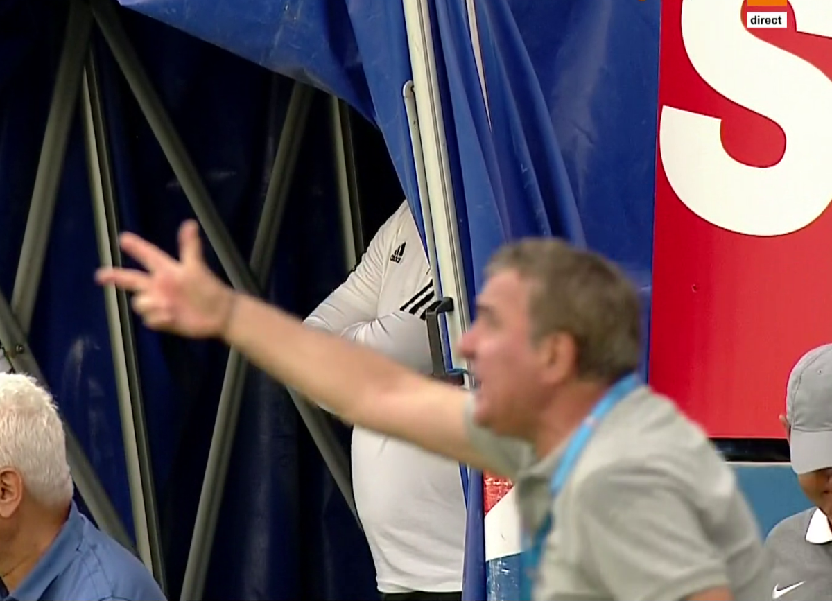 Repriză de coșmar pentru Marius Croitoru, la debutul oficial pe banca lui FCU » De ce a fost trimis în tribune înaintea pauzei