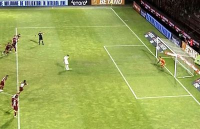 Vassaras a lămurit faza controversată de la meciul CFR Cluj - Rapid: „Este bine ca oamenii să știe asta” + Reacția plină de ironie a lui Mihai Stoica: „Îmi cer scuze arbitrilor”
