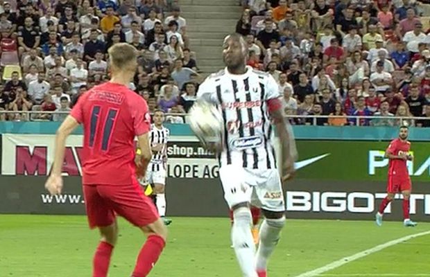 Darius Olaru acuză arbitrajul, după remiza cu U Cluj: „Trebuia penalty și eliminare”