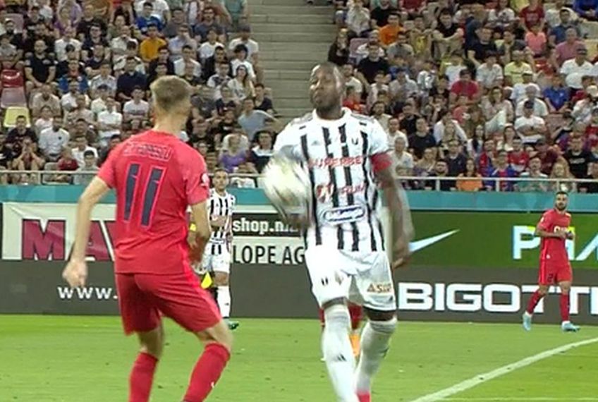 Momentul în care Romario Pires atinge mingea cu brațul // foto: captură Orange Sport