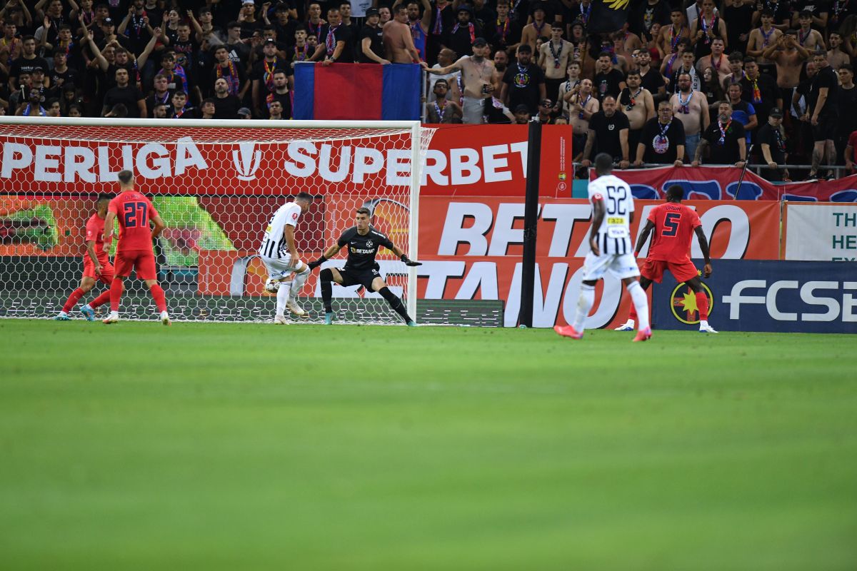 Primul scandal cu VAR în Liga 1! » Două decizii greu de explicat în prima repriză din FCSB - U Cluj