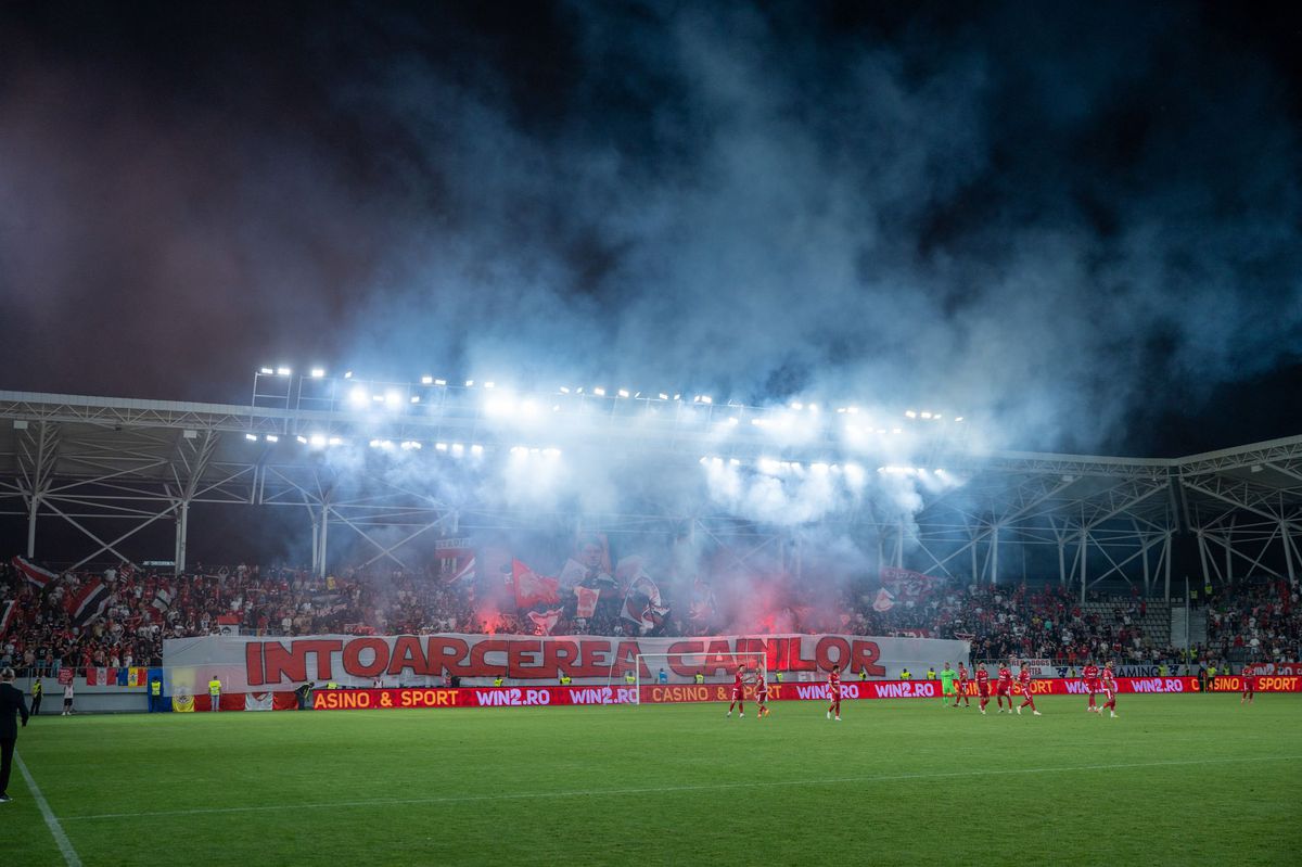 Fotbalistul-ultras » A jucat la Dinamo sezonul trecut, acum a încurajat echipa din Peluza Sud, la meciul cu Craiova