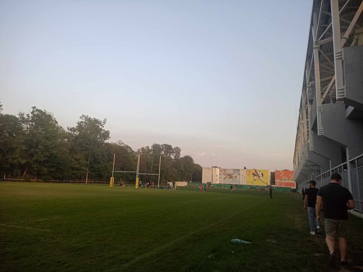 FOTO Dinamoviștii au ocolit tot stadionul