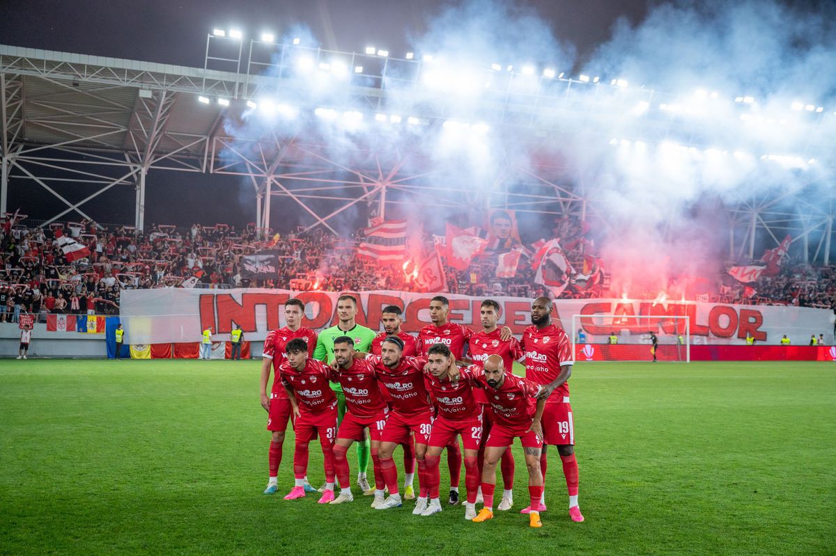 Fotbalistul-ultras » A jucat la Dinamo sezonul trecut, acum a încurajat echipa din Peluza Sud, la meciul cu Craiova