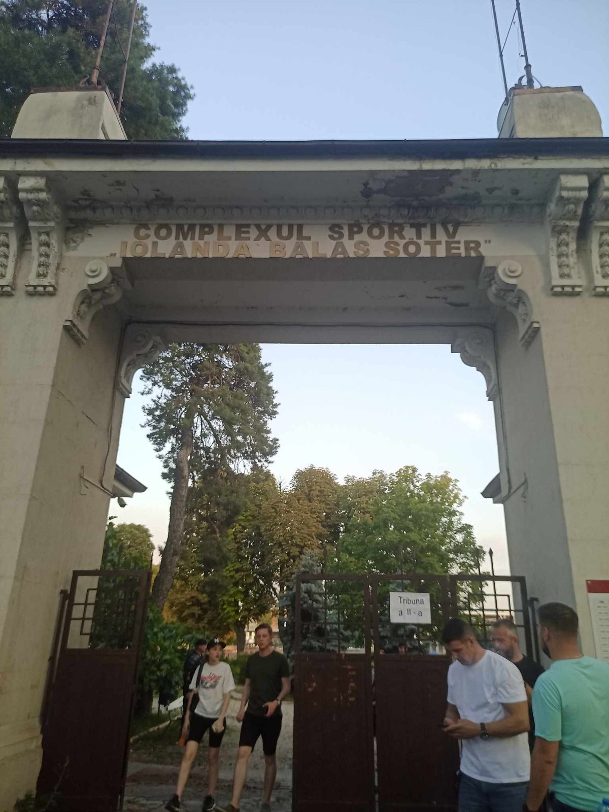 FOTO Dinamoviștii au ocolit tot stadionul