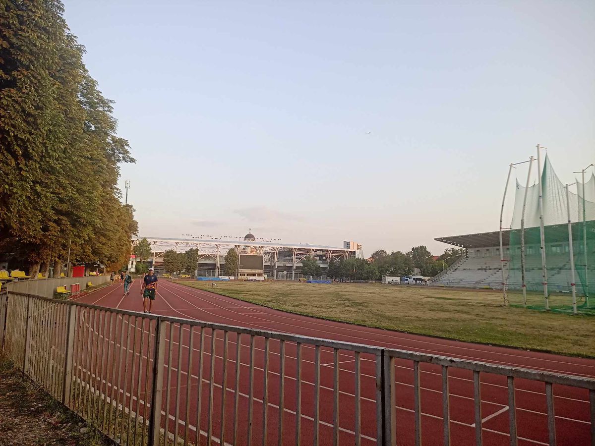 FOTO Dinamoviștii au ocolit tot stadionul