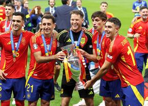 „I-au pregătit contractul vieții lui” » Campionul european e disputat de doi granzi din Premier League