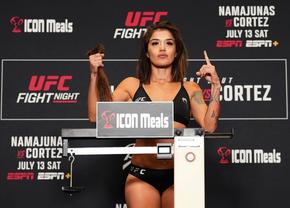 „Trebuie să scapi repede de 200 de grame” » Decizia urgentă luată de o luptătoare UFC ca să aibă greutatea admisă! Apoi, a izbucnit în plâns pe cântar