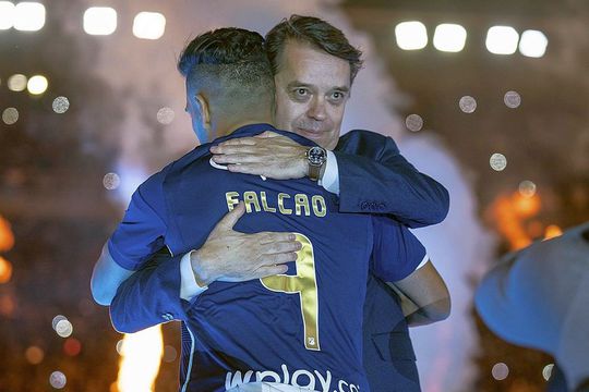 Radamel Falcao, prezentat la Millonarios // sursă foto: Twitter @ MillosFCoficial