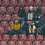 CFR Cluj - Paksi » Duel al galeriilor, pe o ploaie torențialăv // foto: Cristi Preda (GSP)